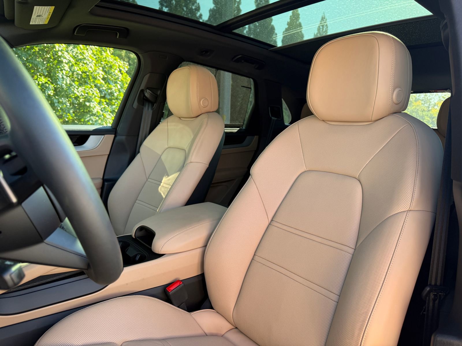 2025 Porsche Cayenne Base photo 5