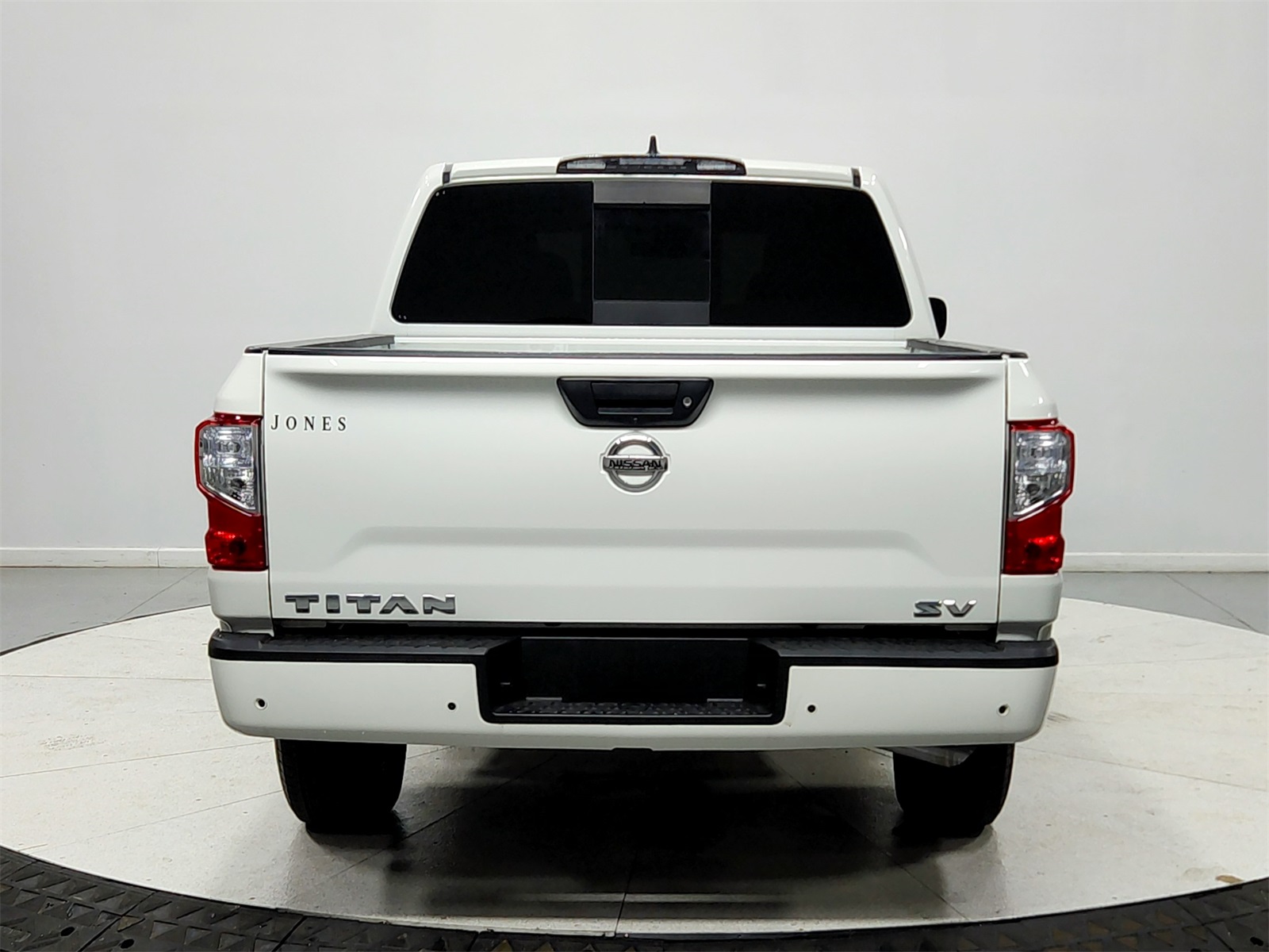 2022 Nissan Titan SV photo 3