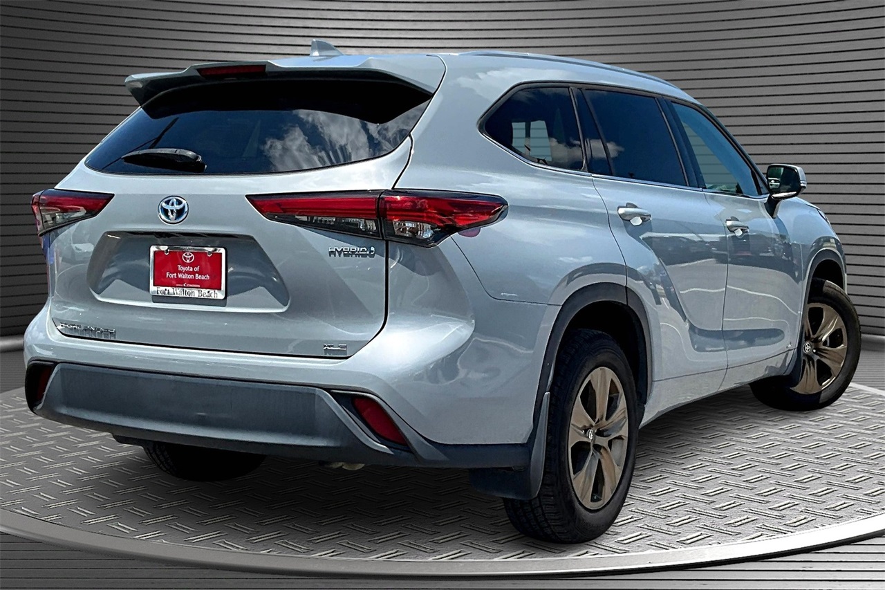 2022 Toyota Highlander Hybrid Bronze Edition photo 4