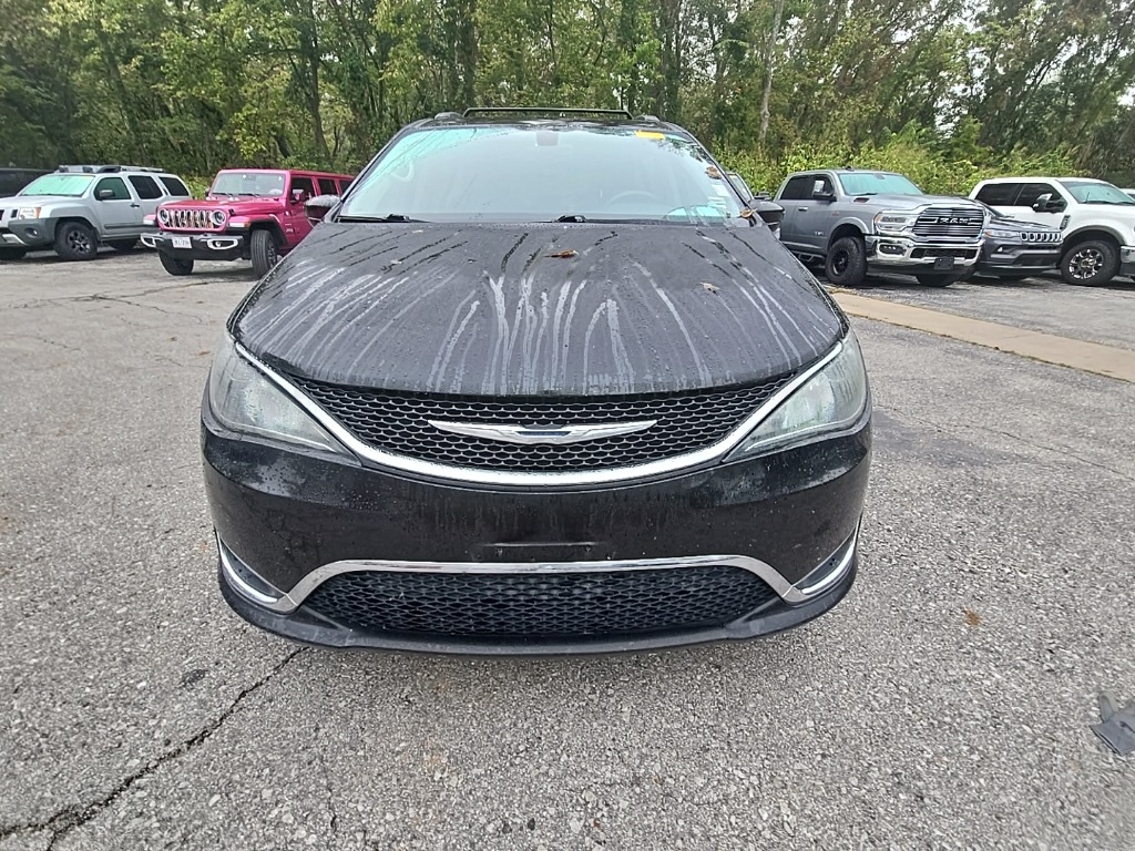 2017 Chrysler Pacifica Touring L photo 12