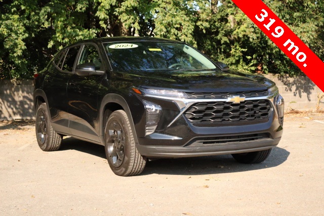 2024 Chevrolet Trax LS photo 2