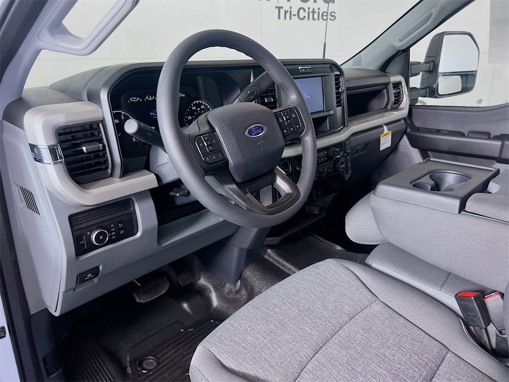 2025 Ford F-350 XLT photo 3
