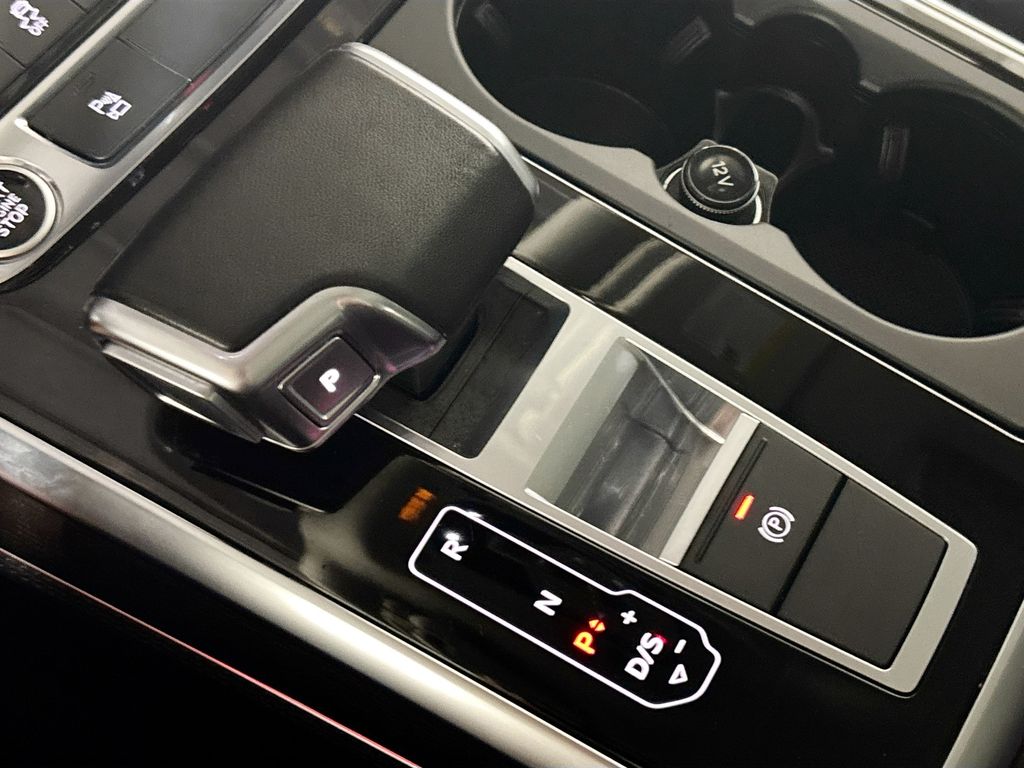 2024 Audi Q7 55 Premium Plus photo 16