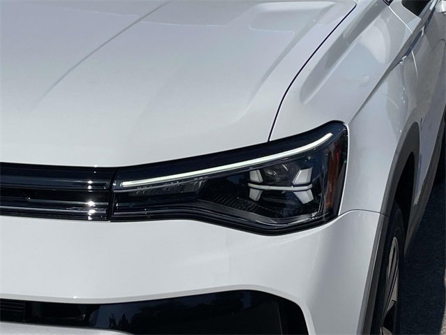 2025 Volkswagen Taos SE photo 8