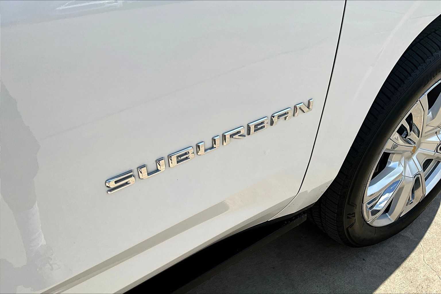 2023 Chevrolet Suburban High Country photo 9