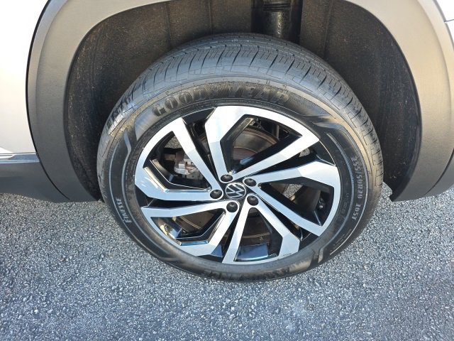 2023 Volkswagen Atlas SEL photo 4