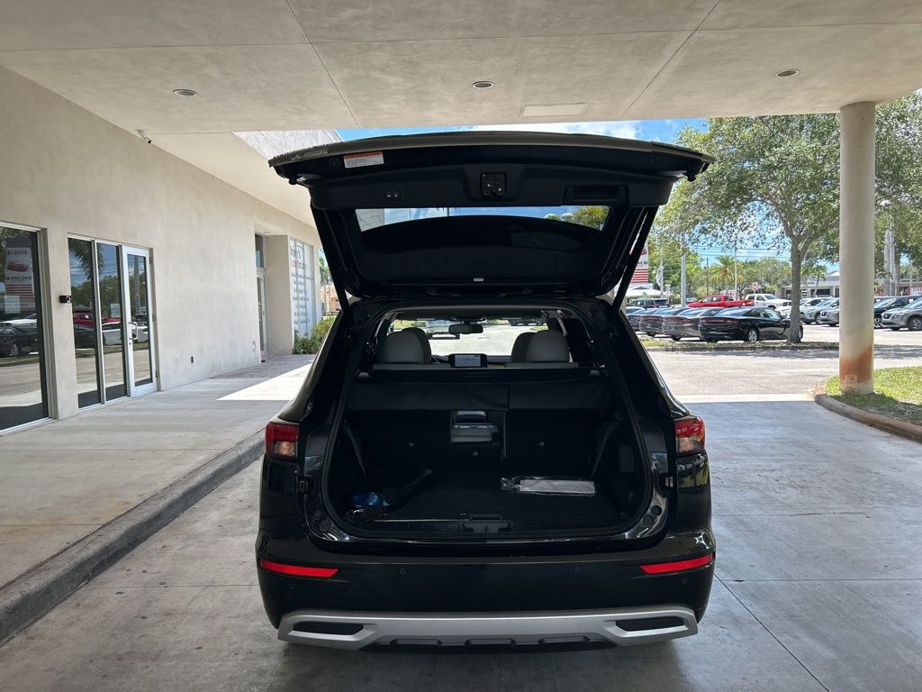 2025 Mitsubishi Outlander PHEV SEL Platinum photo 37