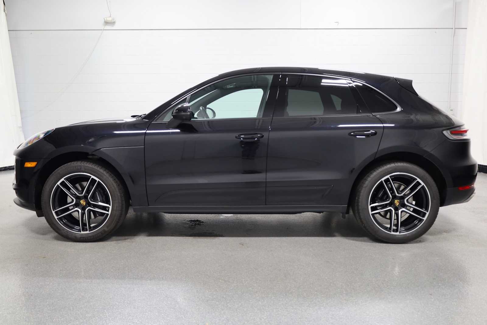 2021 Porsche Macan Base photo 2