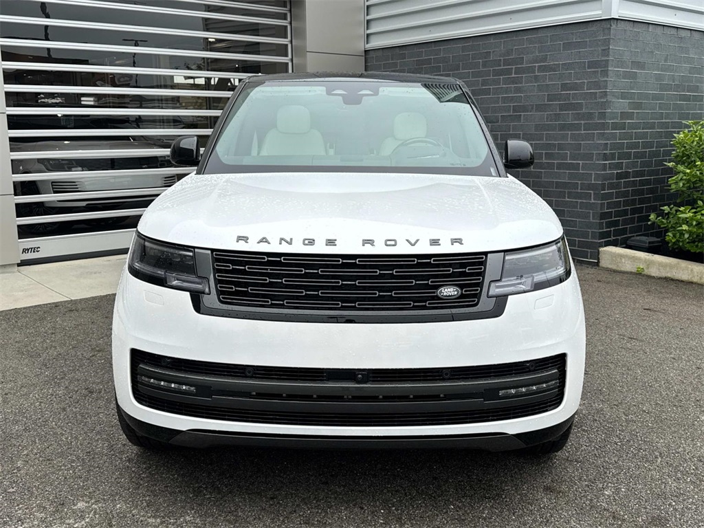 2025 Land Rover Range Rover SE photo 2