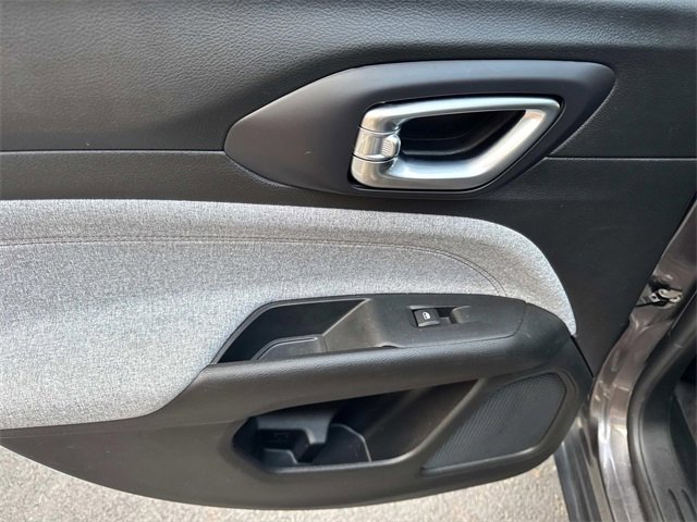 2022 Jeep Compass Latitude Lux photo 9