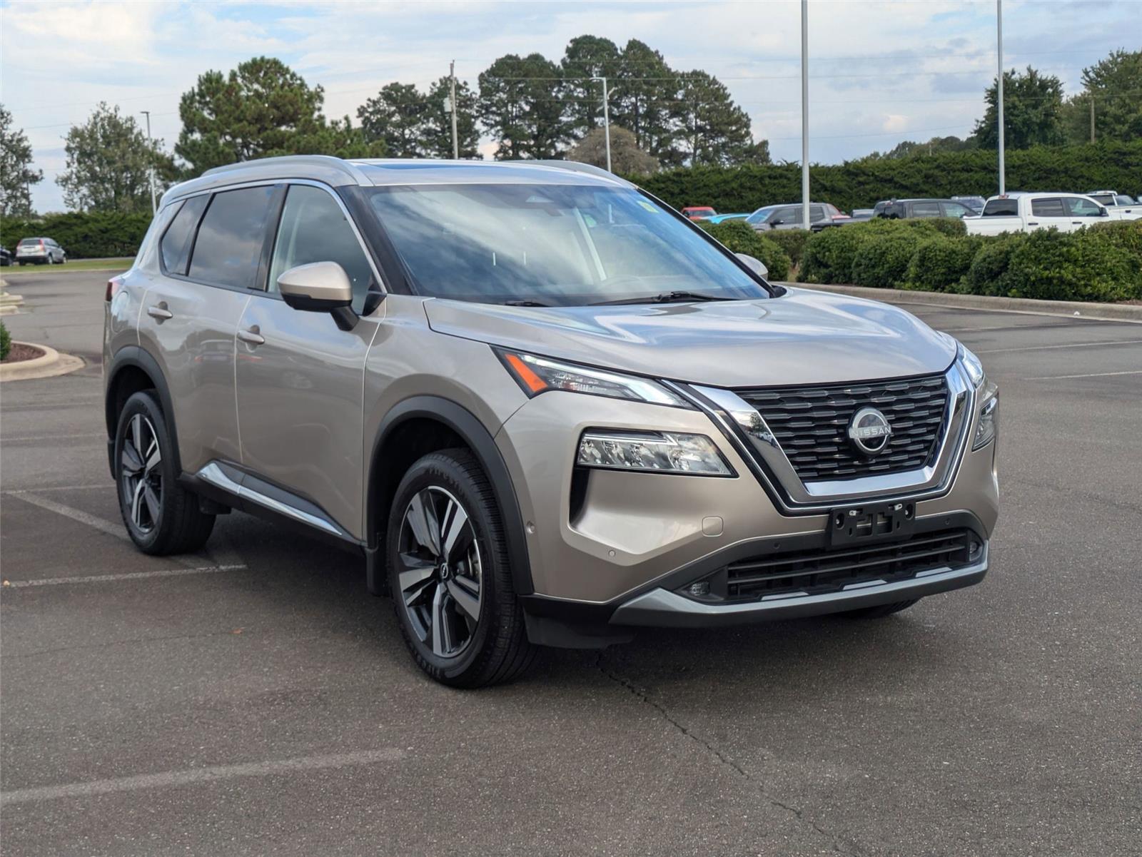 2022 Nissan Rogue SL photo 3
