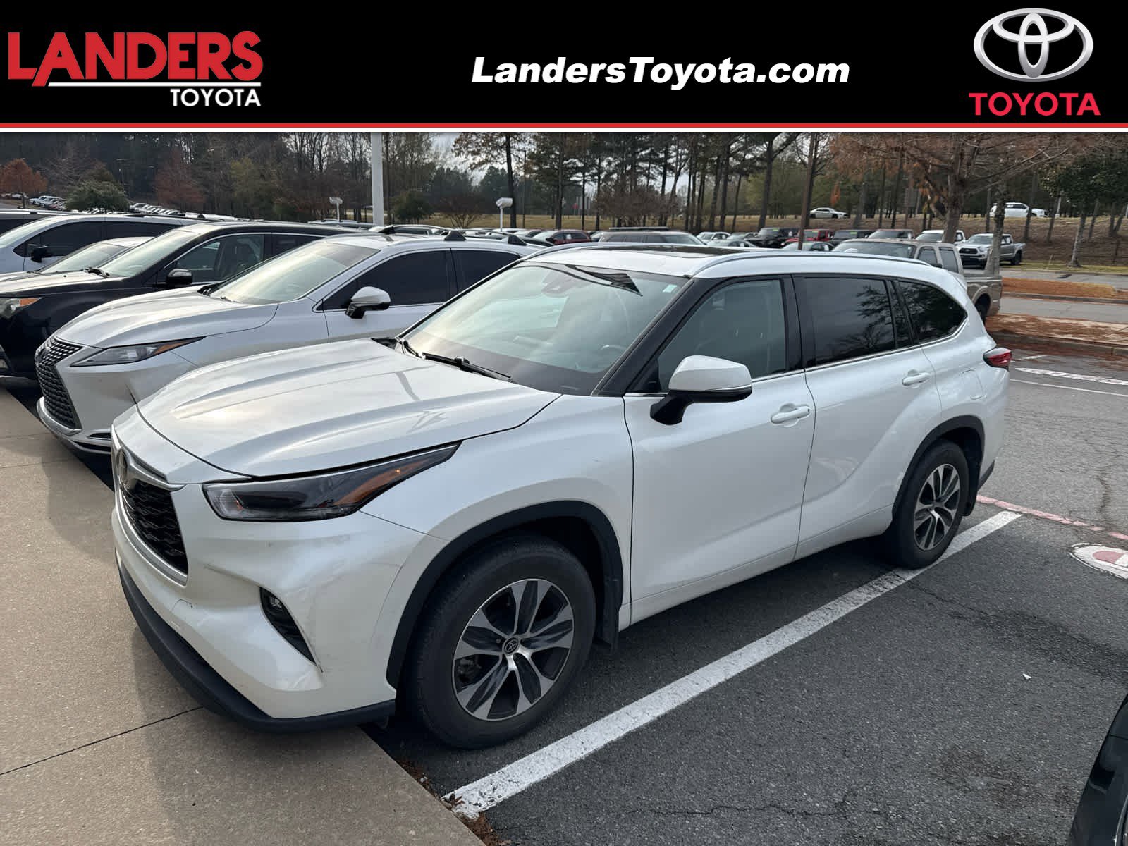 2021 Toyota Highlander XLE's photo