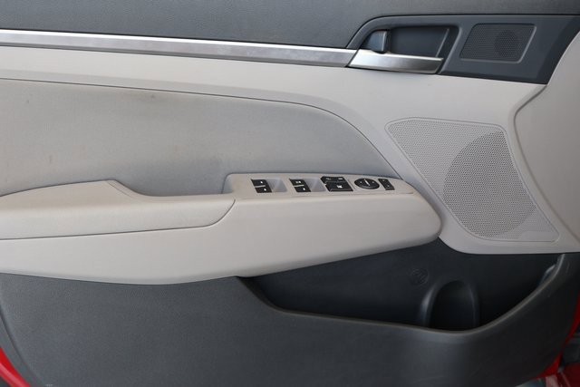 2020 Hyundai Elantra SEL photo 9