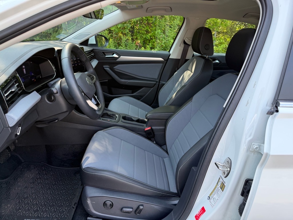 2025 Volkswagen Jetta SE photo 13