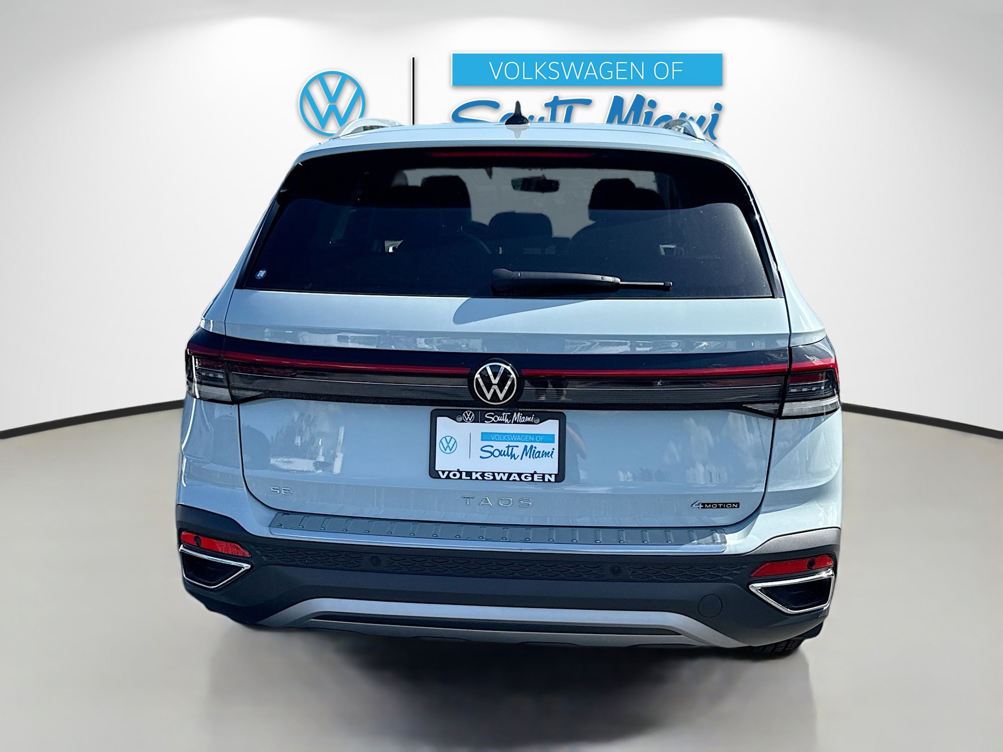 2025 Volkswagen Taos SE photo 3
