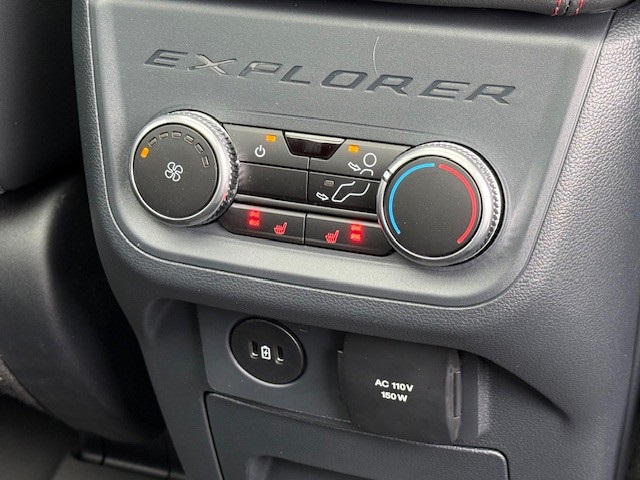 2025 Ford Explorer ST-Line photo 17
