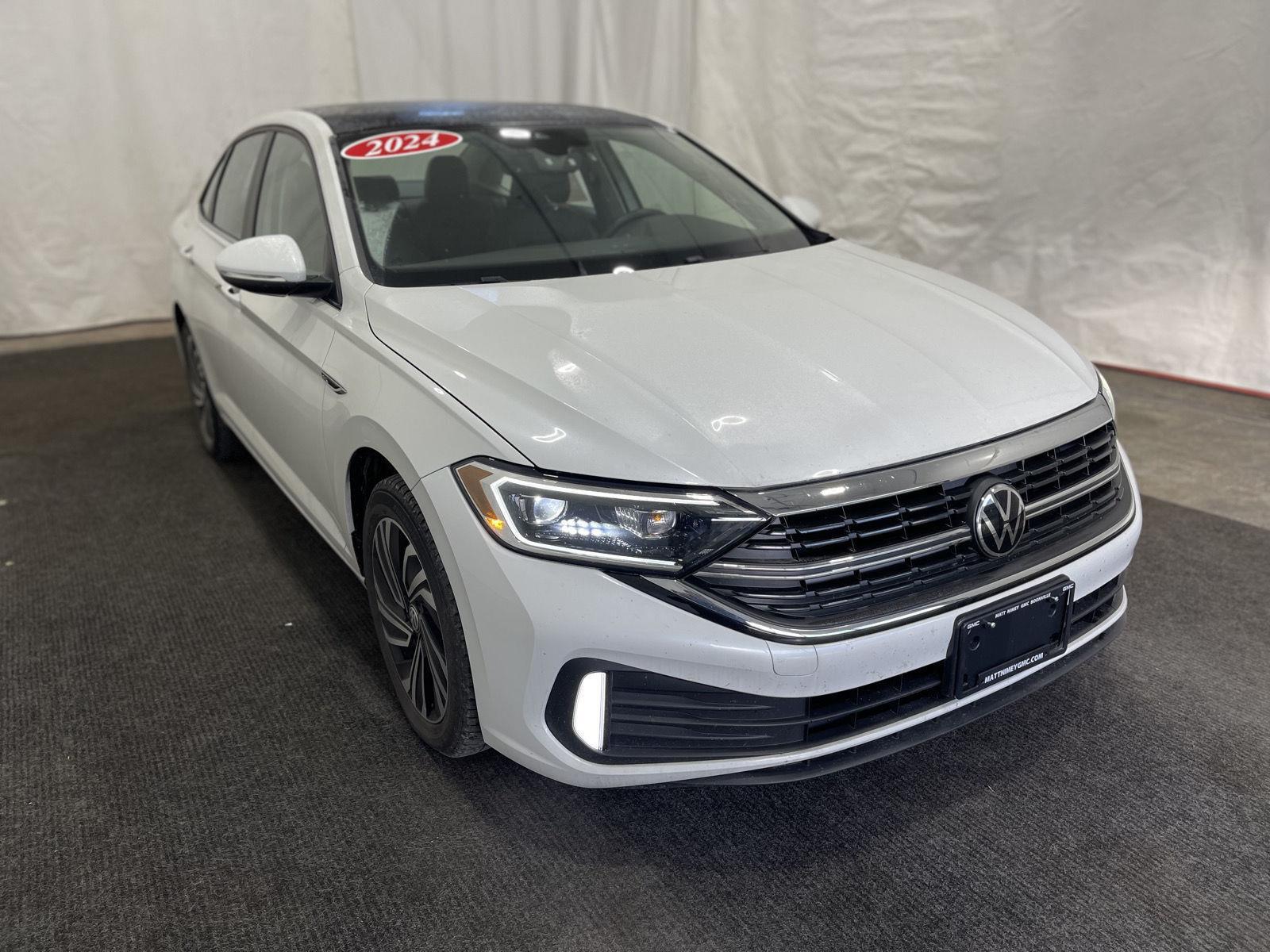 2024 Volkswagen Jetta SEL photo 3