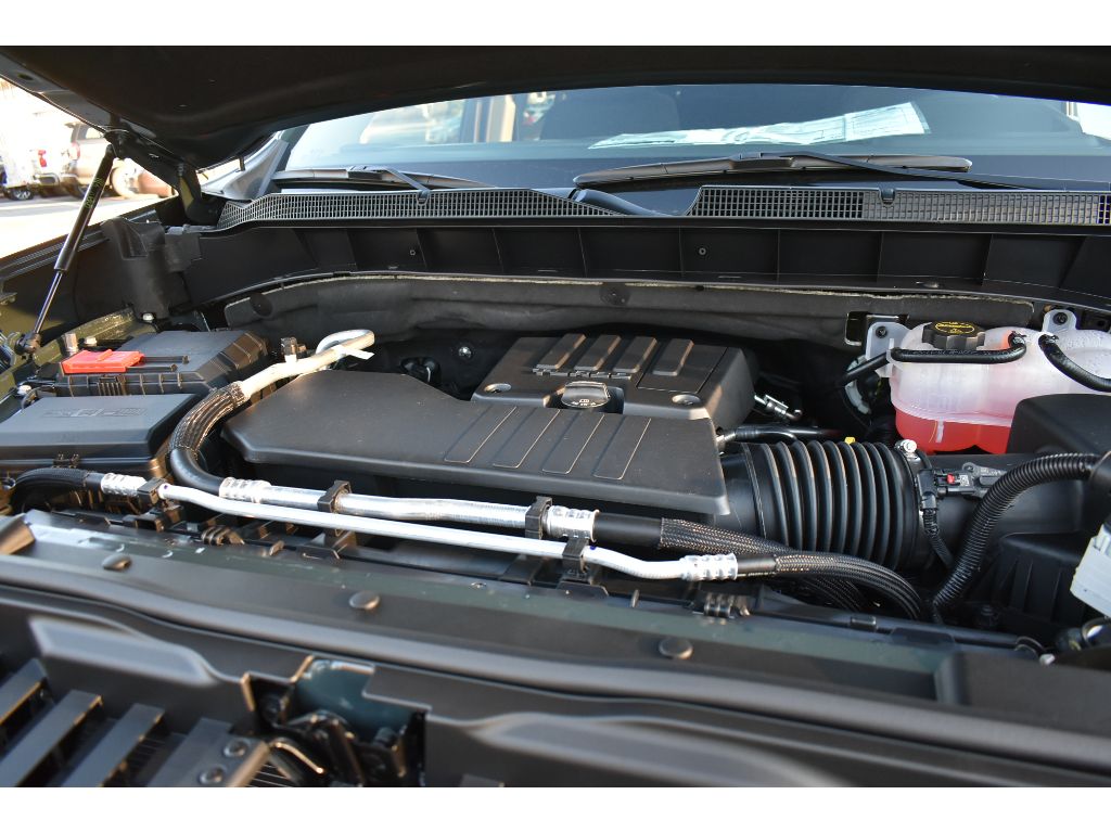 2025 Chevrolet Silverado 1500 LT photo 9
