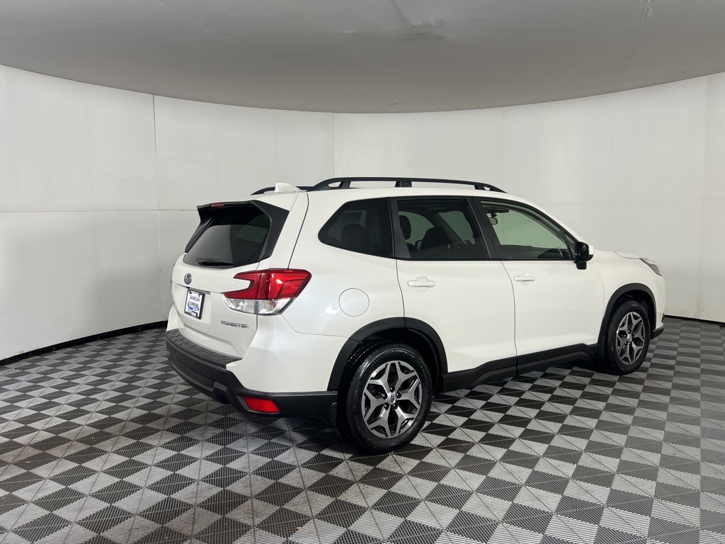 2022 Subaru Forester Premium photo 10