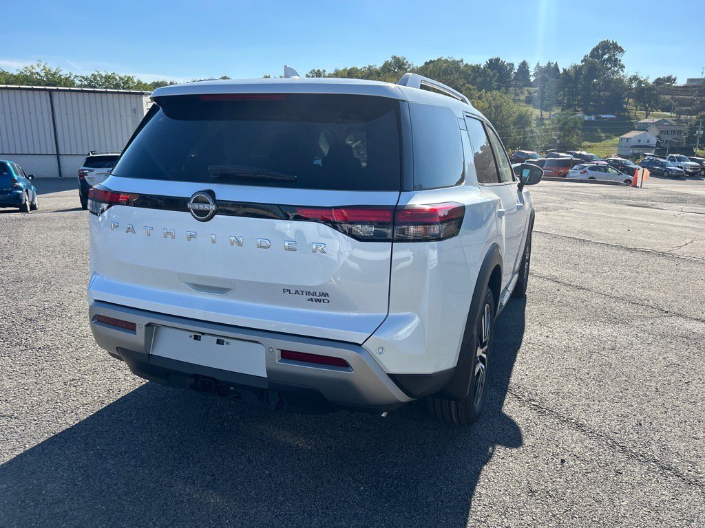 2025 Nissan Pathfinder Platinum photo 3