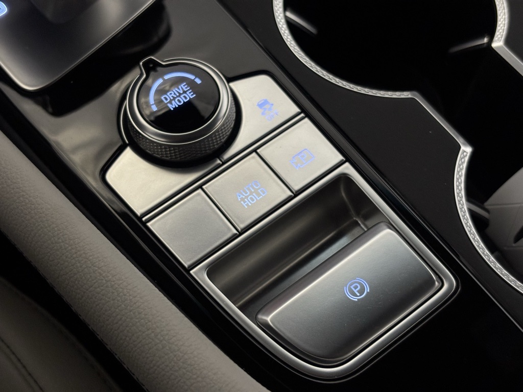 2025 Genesis G70 2.5T photo 16