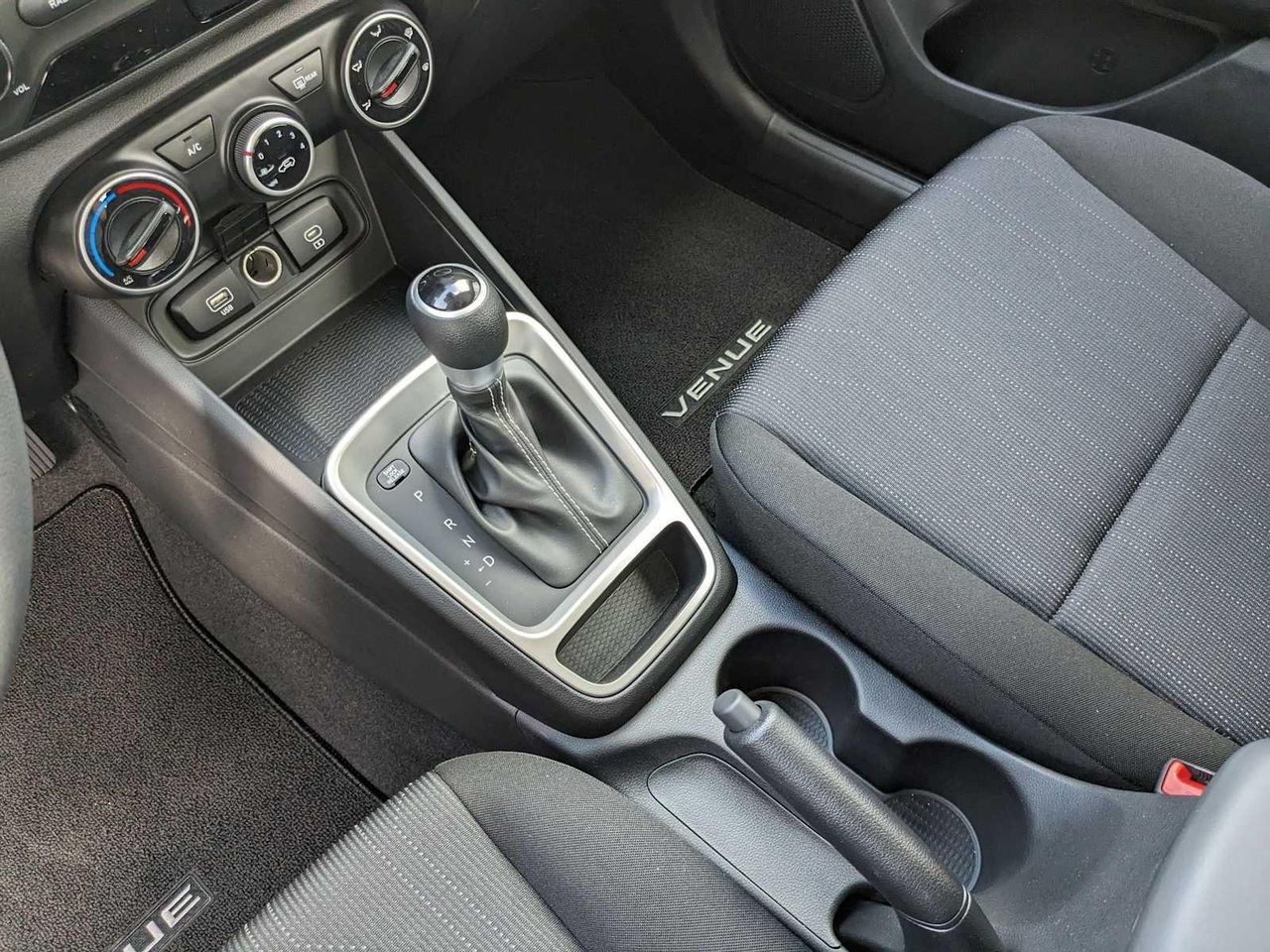 2025 Hyundai Venue SE photo 8