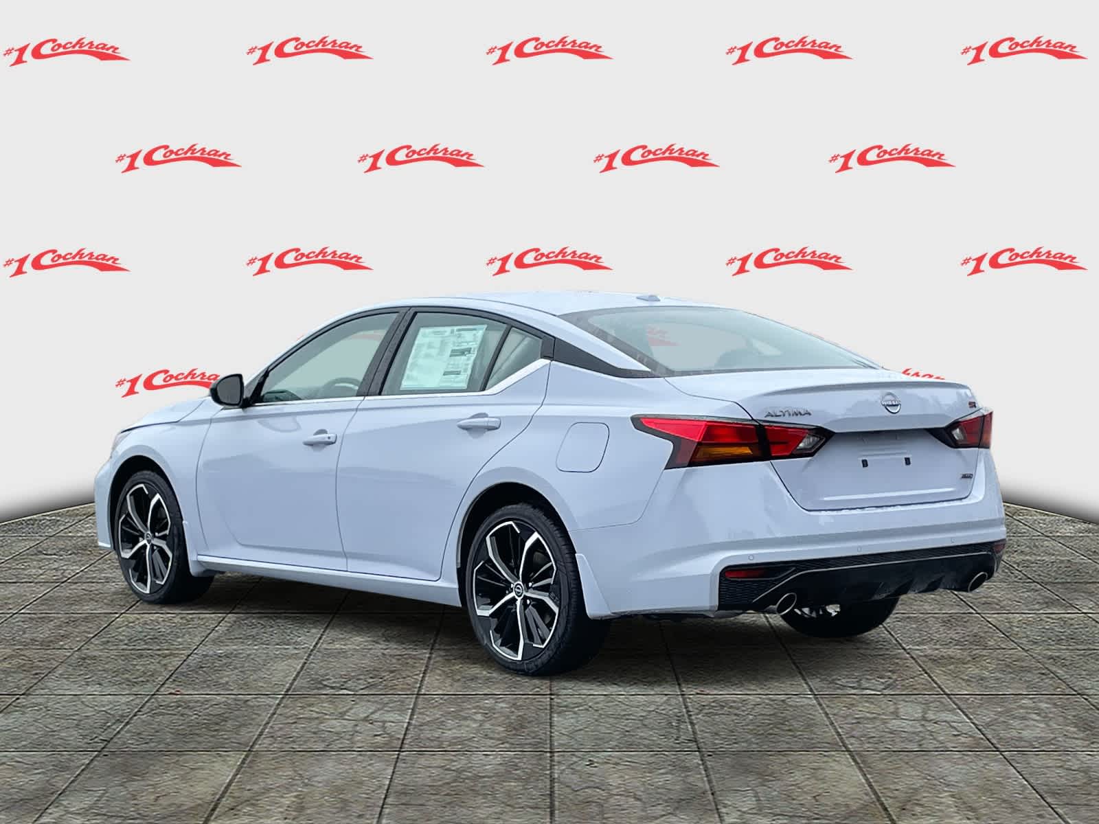 2025 Nissan Altima SR photo 3