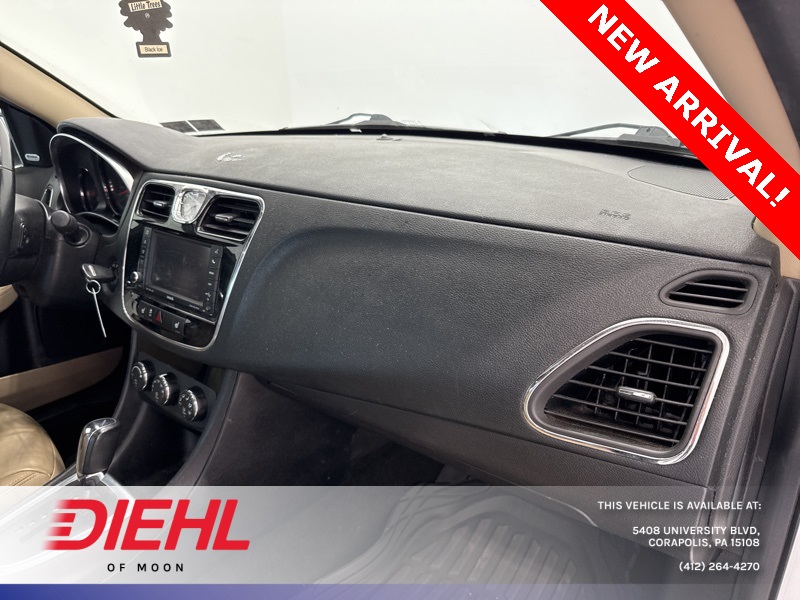 2013 Chrysler 200 Limited photo 11