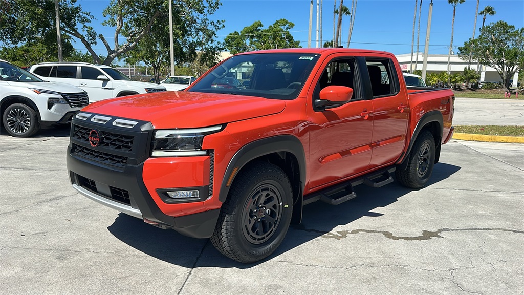 2025 Nissan Frontier Crew Cab PRO-X photo 3