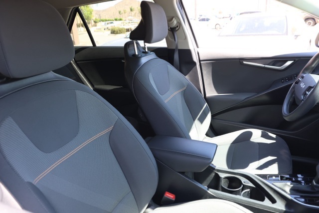 2023 Kia Niro LX photo 18