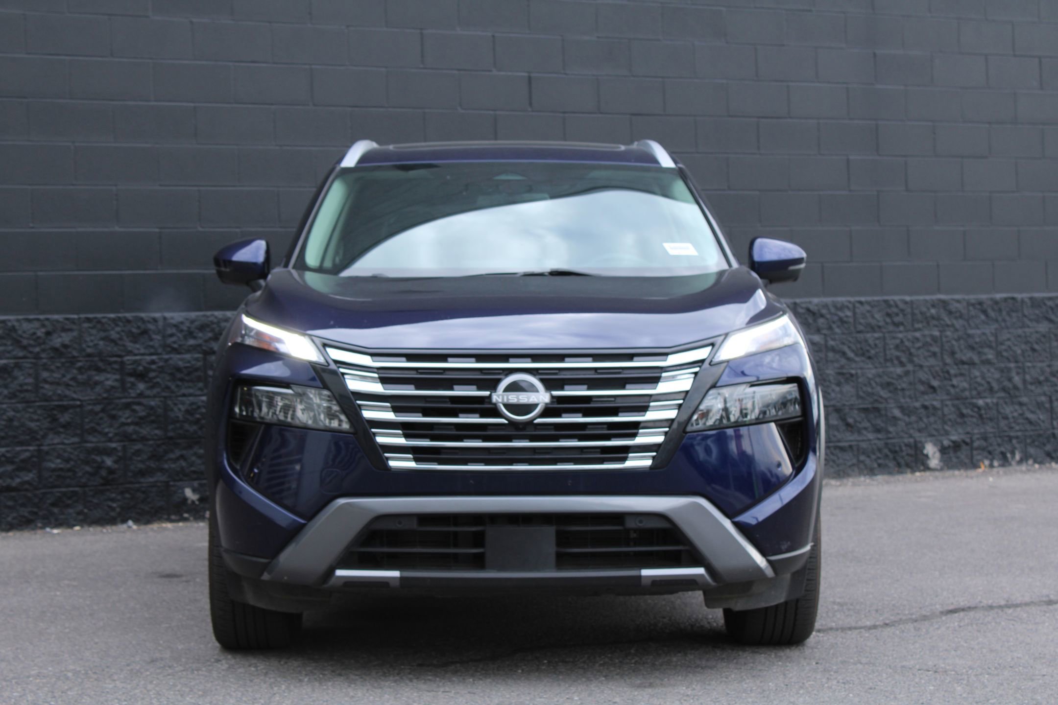 2024 Nissan Rogue SL photo 2