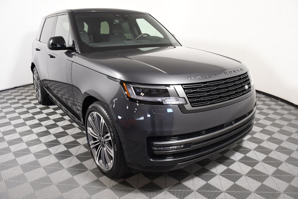 2025 Land Rover Range Rover SE photo 9