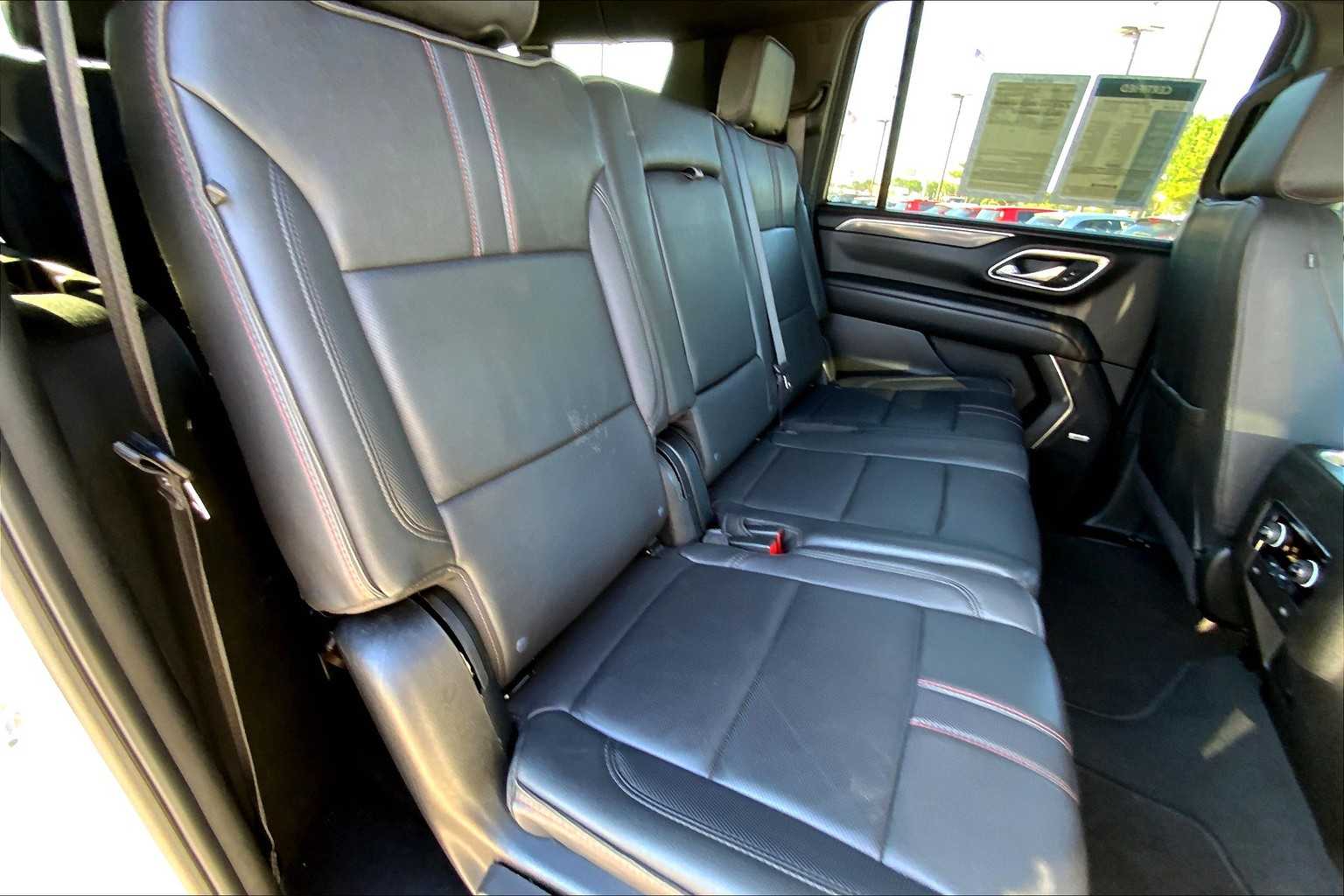 2024 Chevrolet Suburban RST photo 17