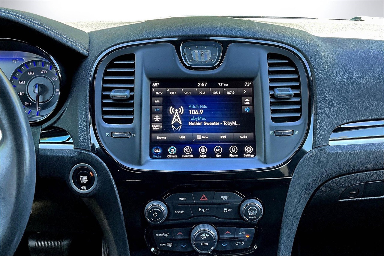2019 Chrysler 300 S photo 11