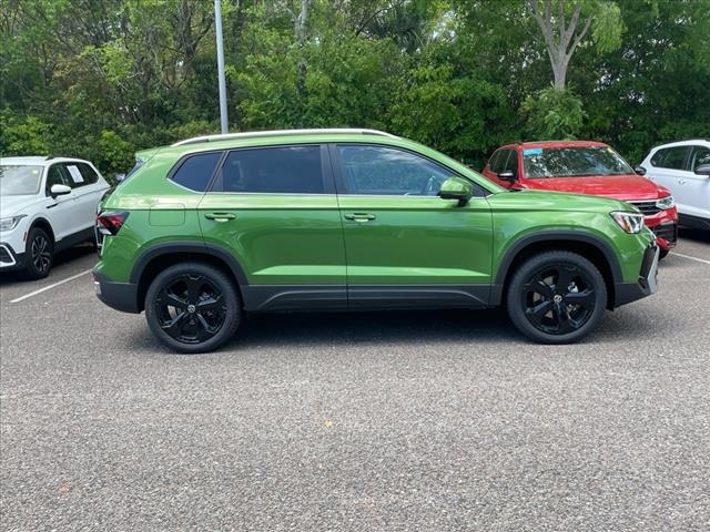2025 Volkswagen Taos SEL photo 2