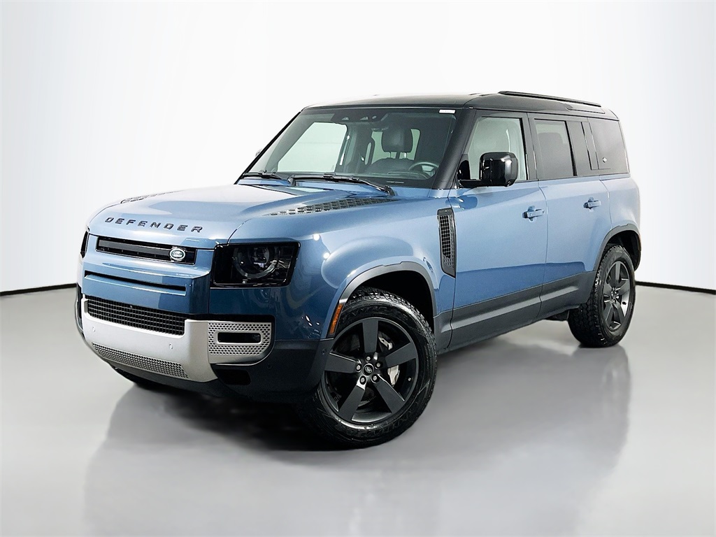 2024 Land Rover Defender S's photo