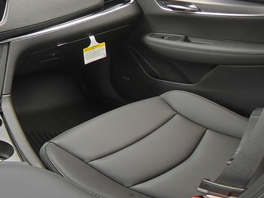 2025 Cadillac XT6 Luxury photo 13