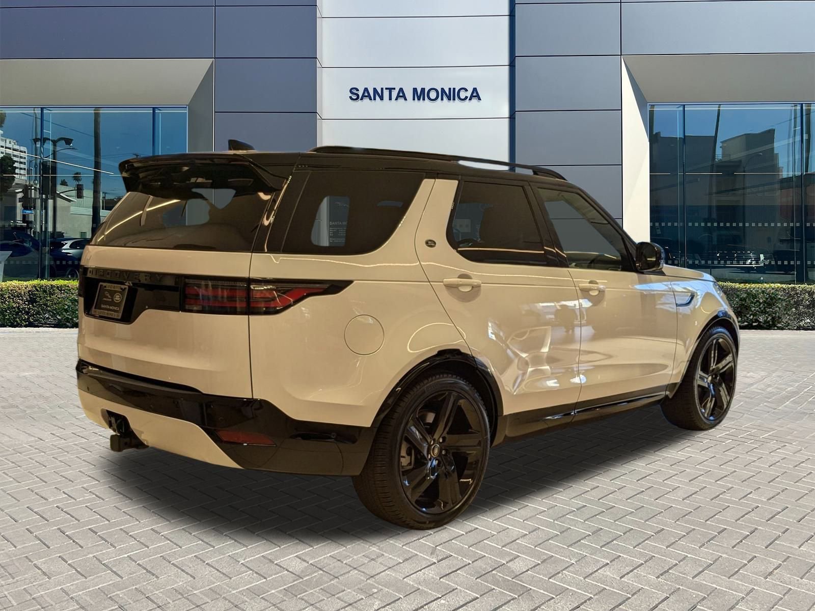 2025 Land Rover Discovery SE photo 2