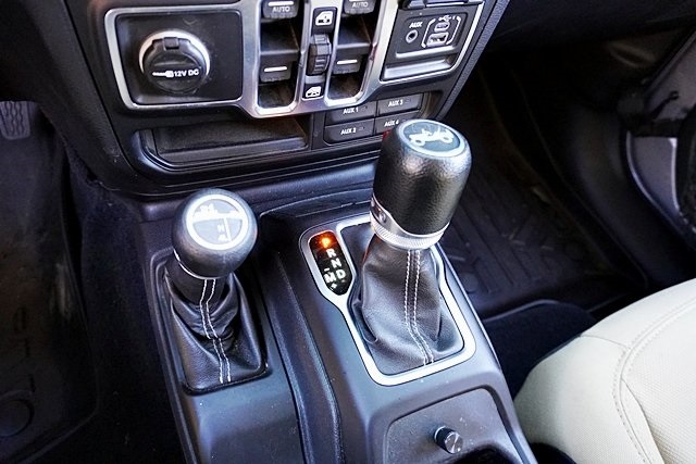 Used 2018 Silver Jeep Unlimited Sahara image 31