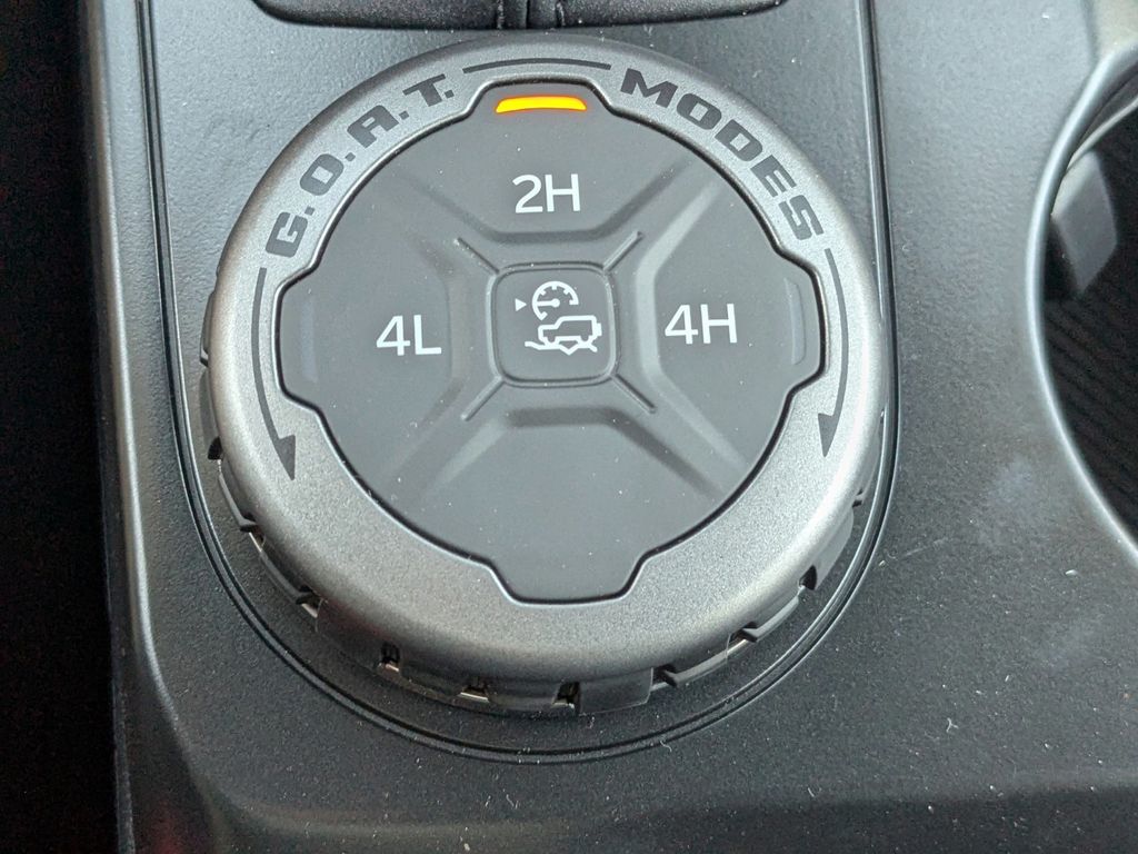 2025 Ford Bronco Base photo 21