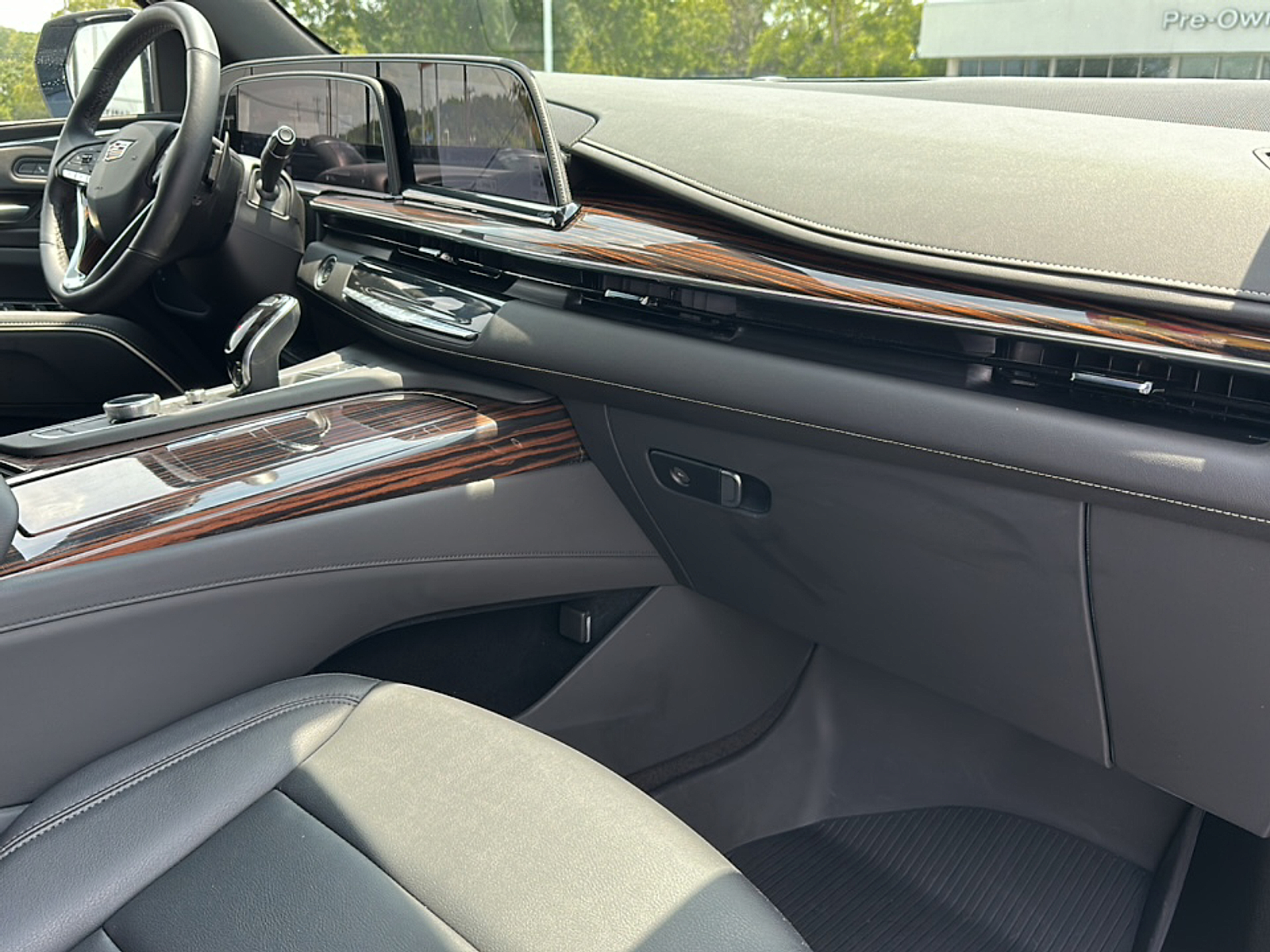 2024 Cadillac Escalade ESV Luxury photo 12
