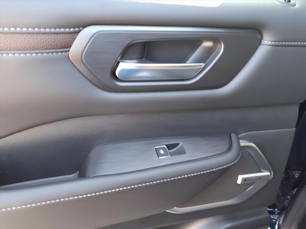 2025 Nissan Armada Platinum photo 6
