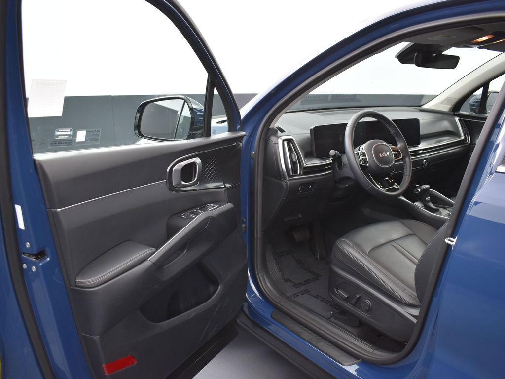 2025 Kia Sorento S photo 4