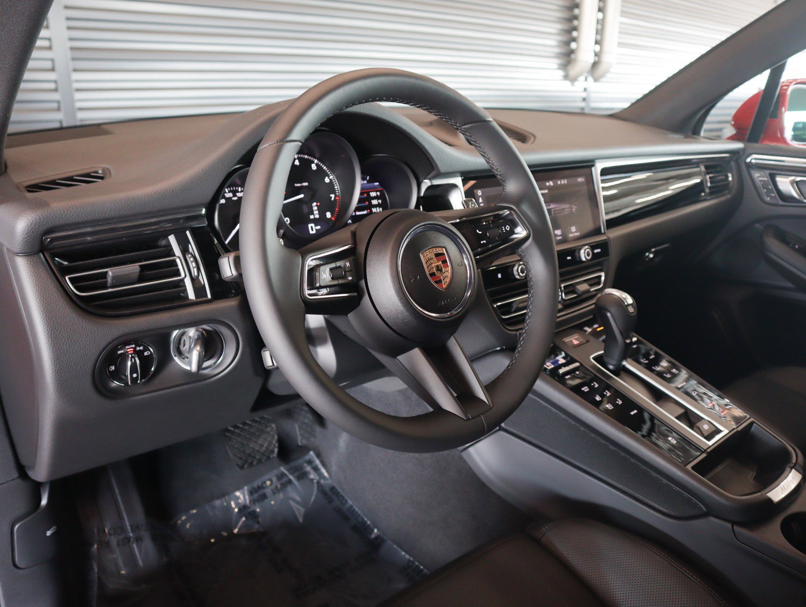 2025 Porsche Macan T photo 4