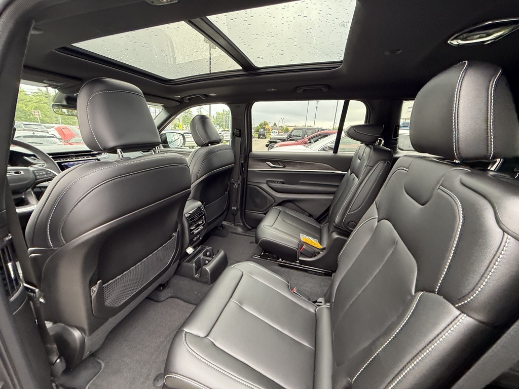 2025 Jeep Grand Cherokee Limited photo 23