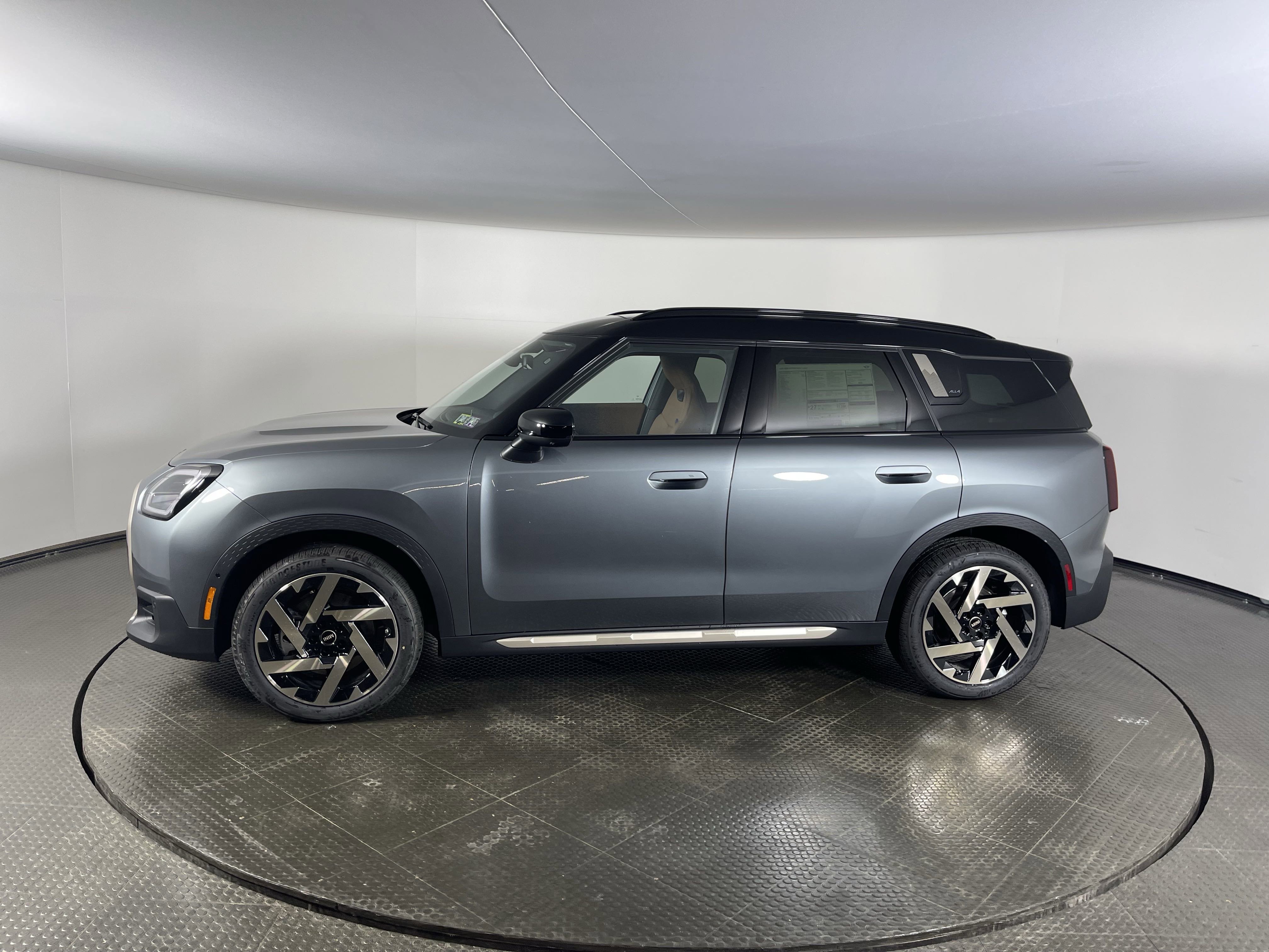 2025 Mini Cooper S ALL4 Iconic photo 6