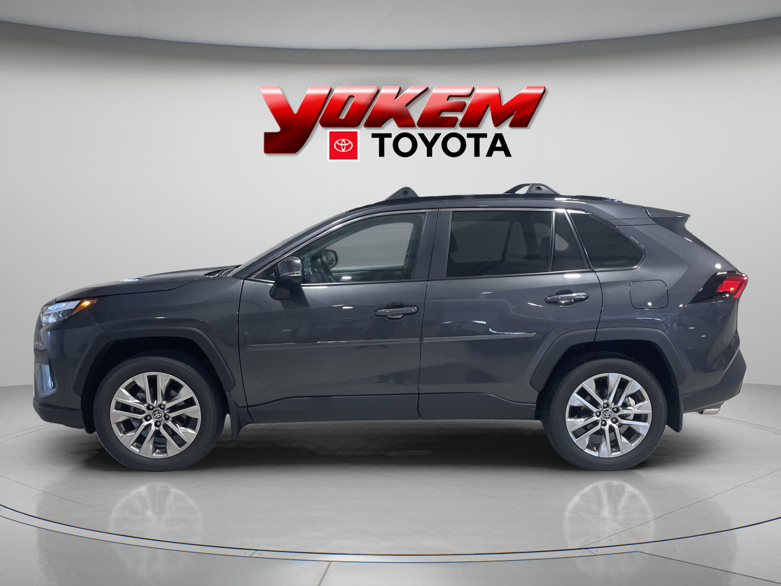 2024 Toyota RAV4 XLE Premium photo 2