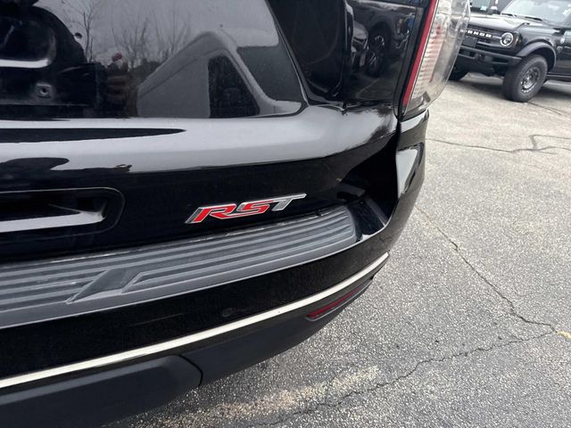 2021 Chevrolet Suburban RST photo 3