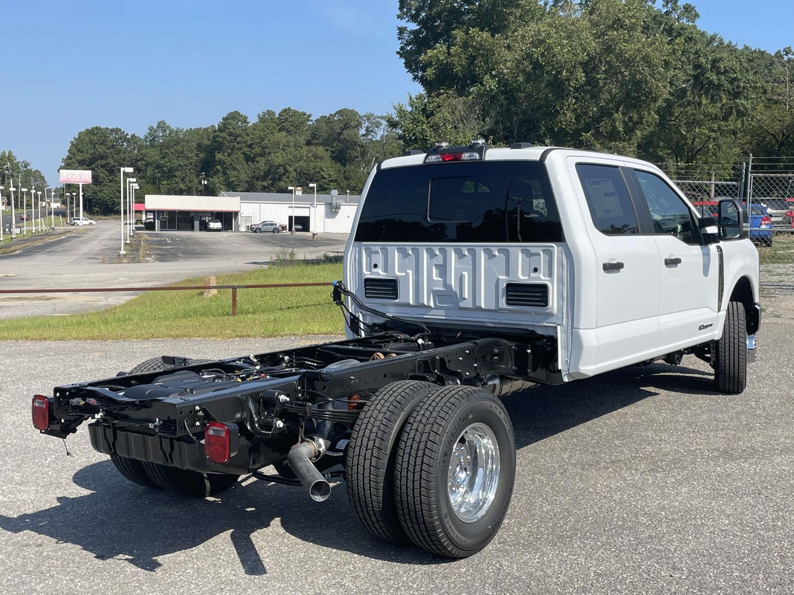 2026 Ford F-350 XL photo 3