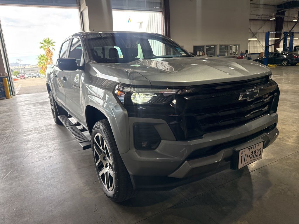 2024 Chevrolet Colorado Z71 photo 3